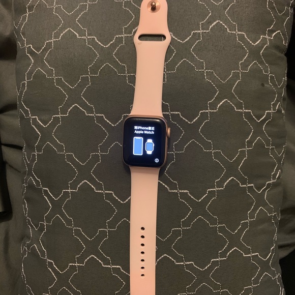 🛑SOLD🛑 Apple Watch series 4 40 mm GPS + Cellar - Picture 1 of 5